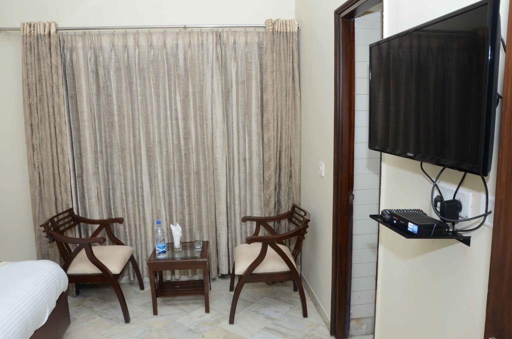 Namaste Apartments Ню Делхи Екстериор снимка