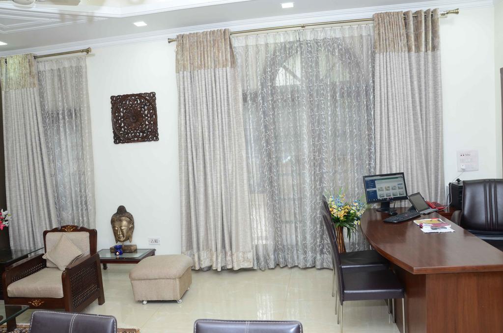 Namaste Apartments Ню Делхи Екстериор снимка