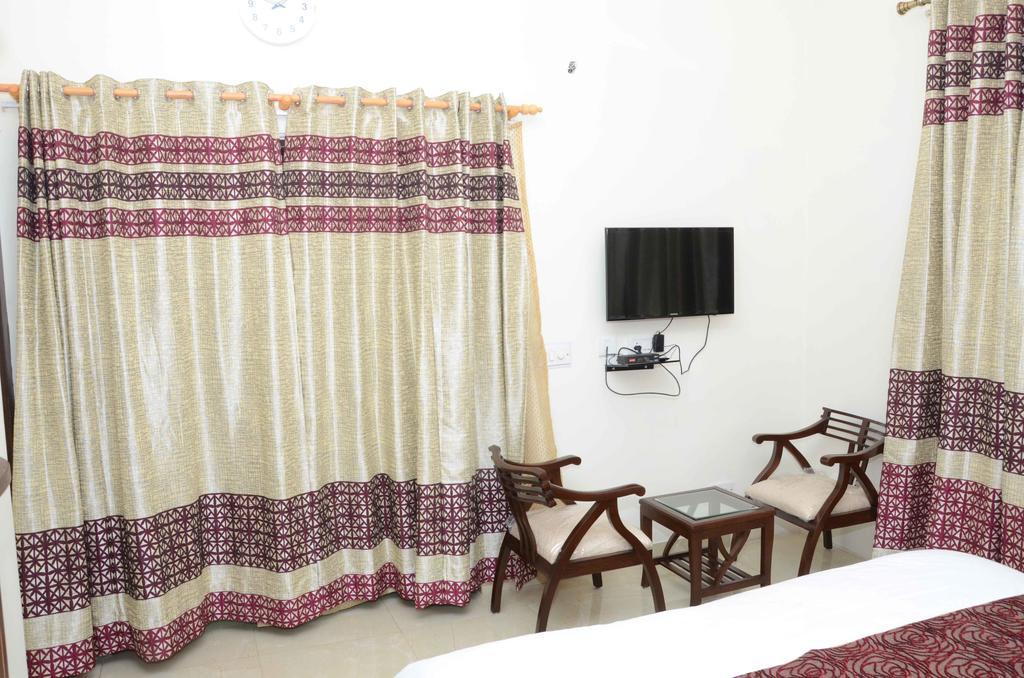 Namaste Apartments Ню Делхи Екстериор снимка