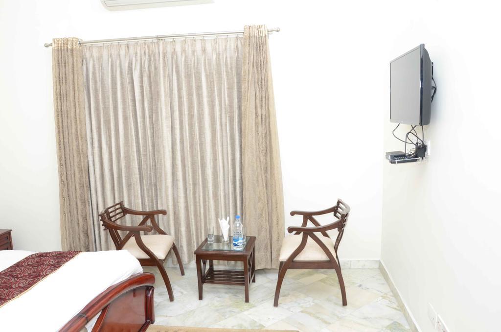 Namaste Apartments Ню Делхи Екстериор снимка