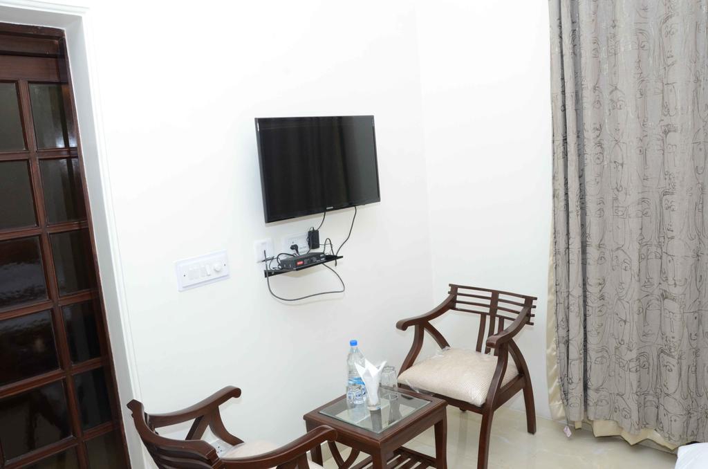 Namaste Apartments Ню Делхи Екстериор снимка