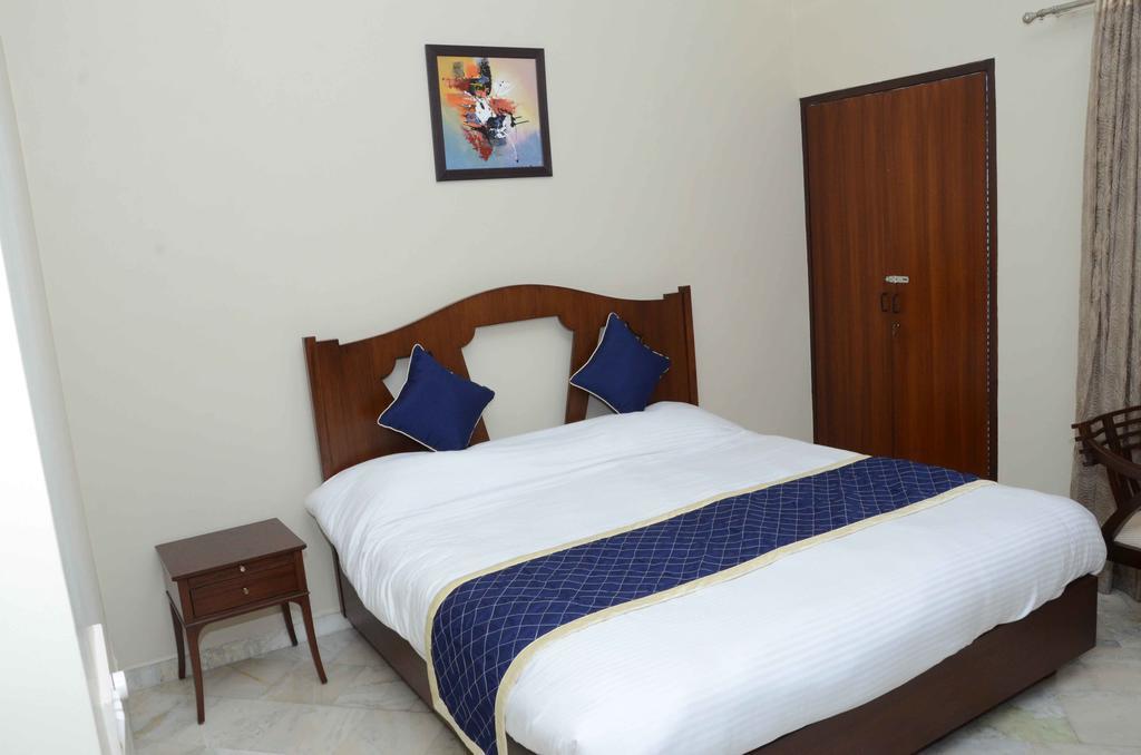 Namaste Apartments Ню Делхи Екстериор снимка