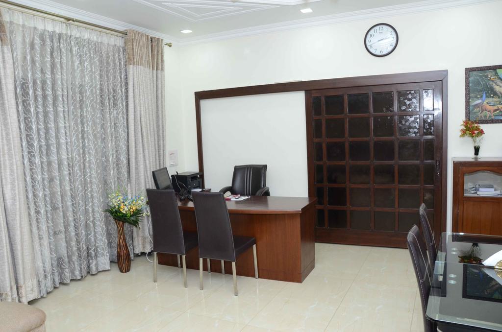 Namaste Apartments Ню Делхи Екстериор снимка