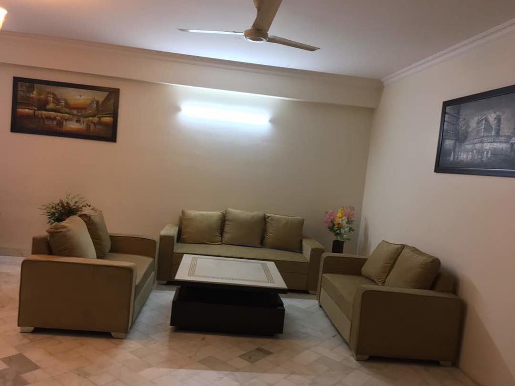 Namaste Apartments Ню Делхи Екстериор снимка